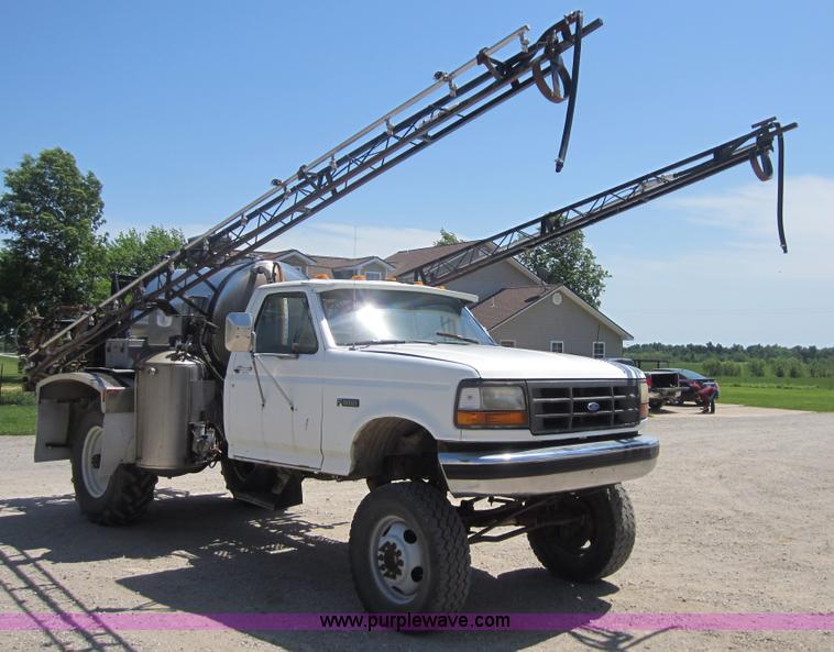 image for item C5458 1992 Ford F450 Super Duty sprayer truck
