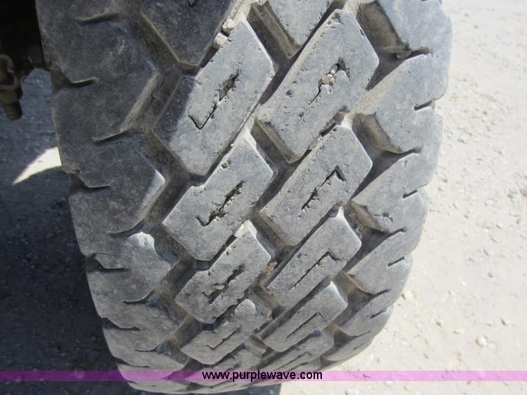 image for item C5458 1992 Ford F450 Super Duty sprayer truck