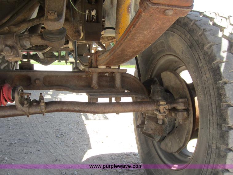 image for item C5458 1992 Ford F450 Super Duty sprayer truck