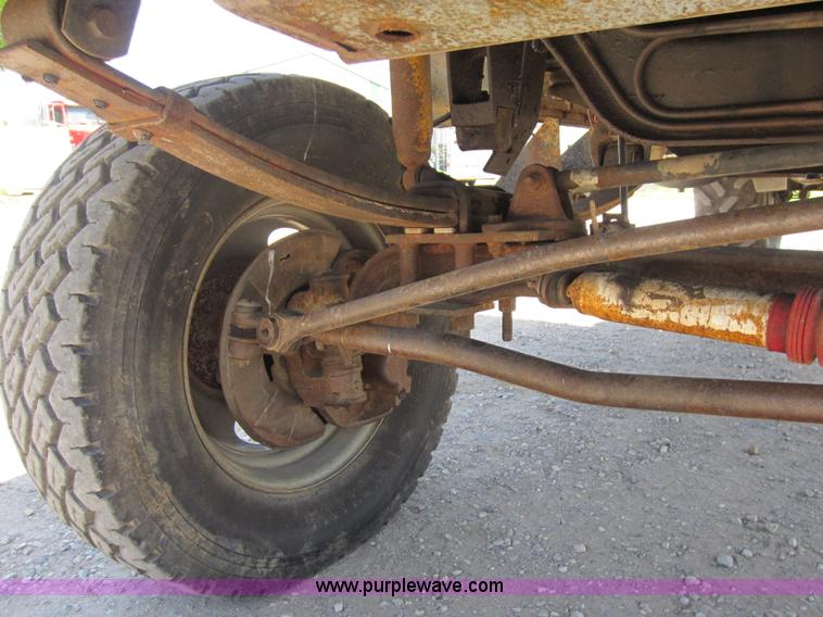 image for item C5458 1992 Ford F450 Super Duty sprayer truck