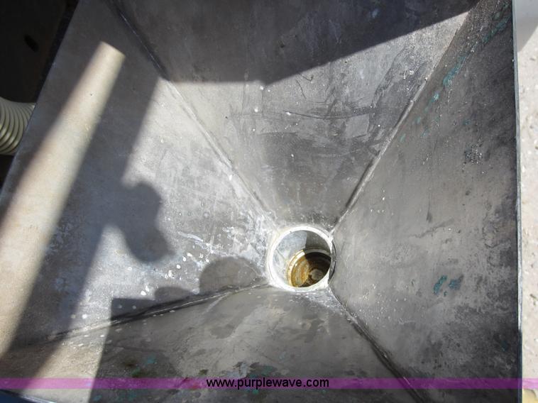 image for item C5458 1992 Ford F450 Super Duty sprayer truck