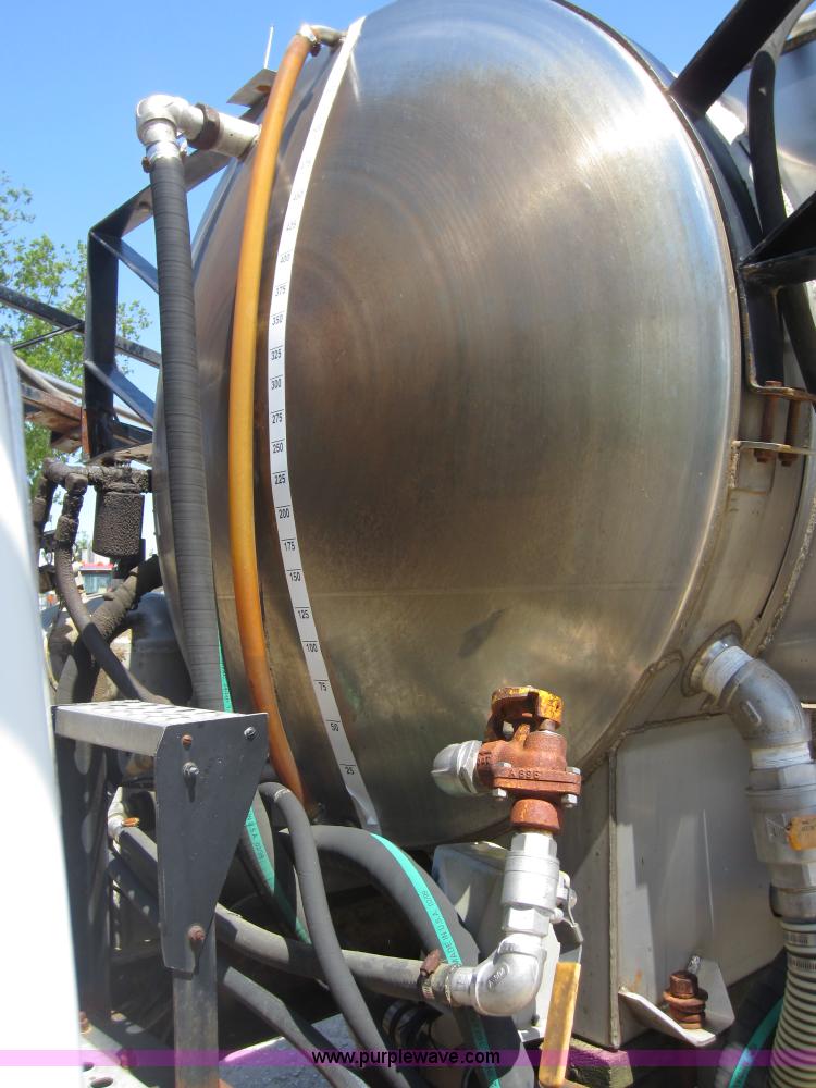 image for item C5458 1992 Ford F450 Super Duty sprayer truck