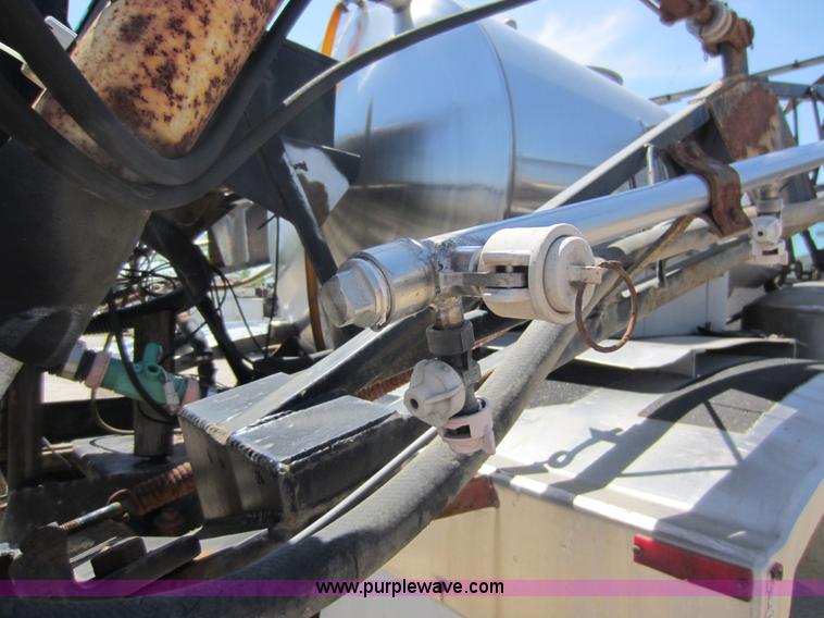 image for item C5458 1992 Ford F450 Super Duty sprayer truck