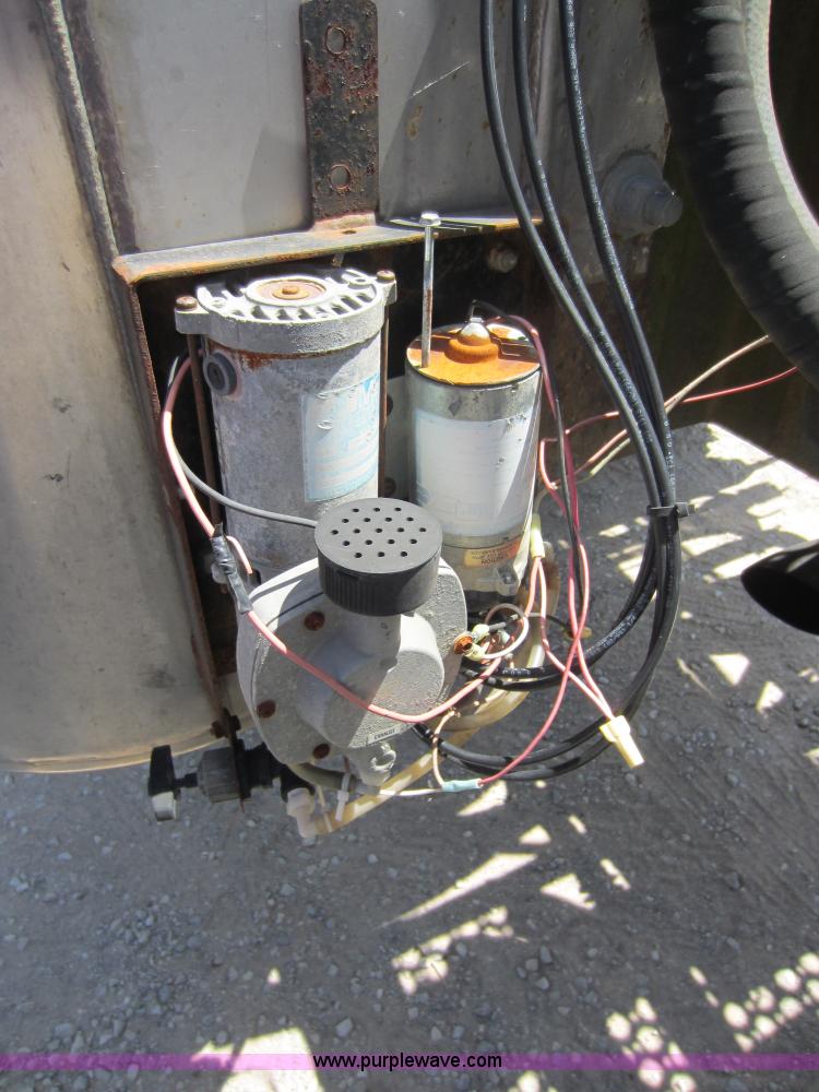 image for item C5458 1992 Ford F450 Super Duty sprayer truck