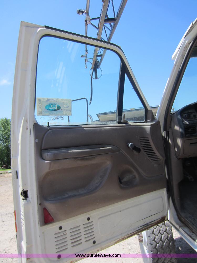 image for item C5458 1992 Ford F450 Super Duty sprayer truck