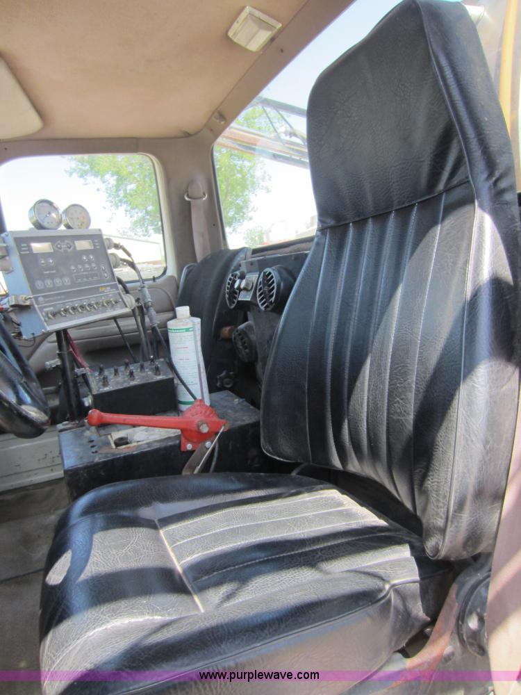 image for item C5458 1992 Ford F450 Super Duty sprayer truck