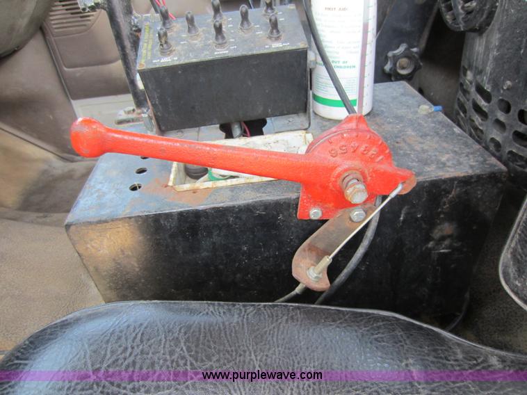 image for item C5458 1992 Ford F450 Super Duty sprayer truck