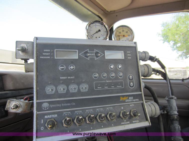 image for item C5458 1992 Ford F450 Super Duty sprayer truck