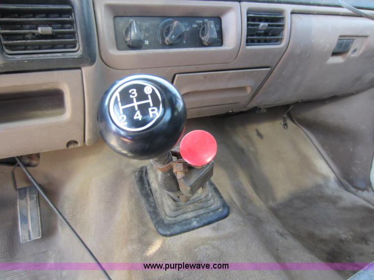 image for item C5458 1992 Ford F450 Super Duty sprayer truck