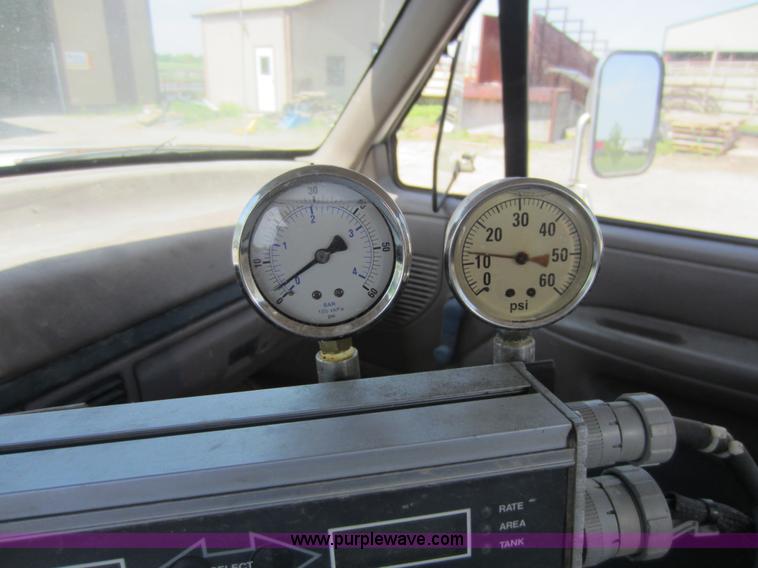 image for item C5458 1992 Ford F450 Super Duty sprayer truck