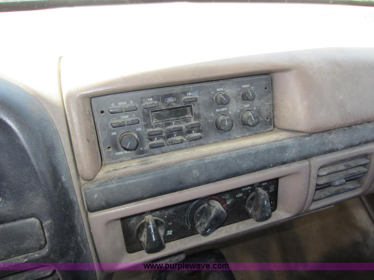 image for item C5458 1992 Ford F450 Super Duty sprayer truck