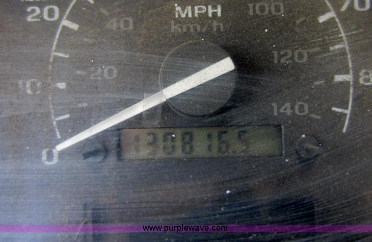 image for item C5458 1992 Ford F450 Super Duty sprayer truck