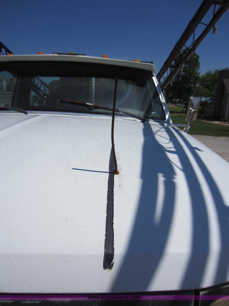 image for item C5458 1992 Ford F450 Super Duty sprayer truck