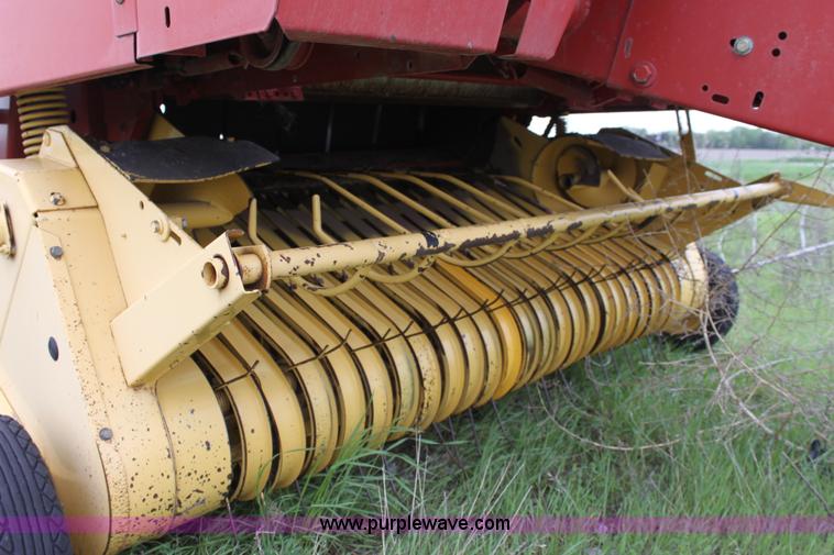 image for item D7798 1994 New Holland 650 round baler