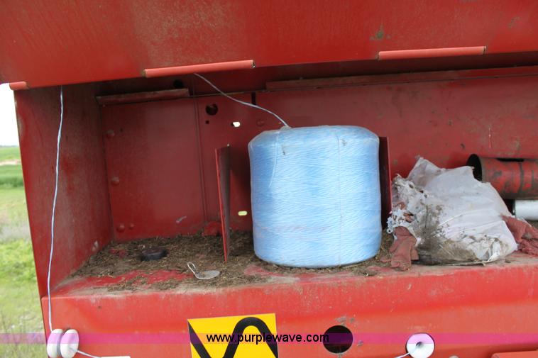 image for item D7798 1994 New Holland 650 round baler