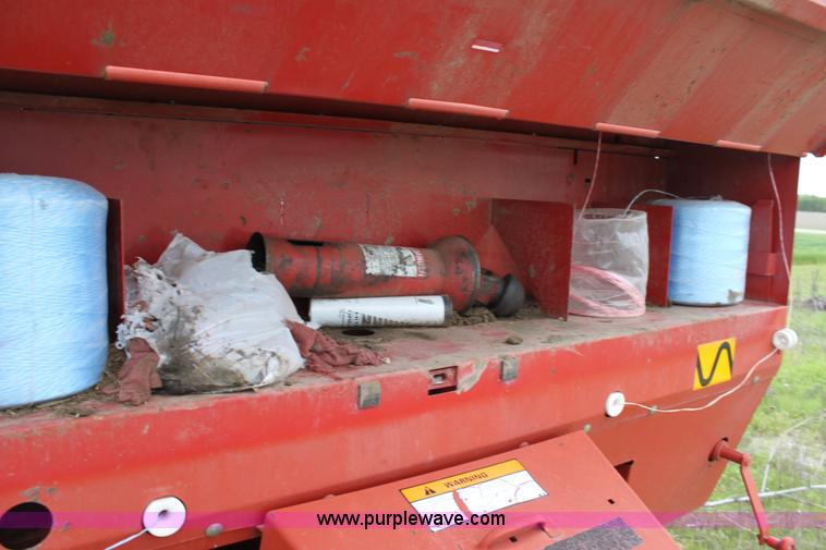 image for item D7798 1994 New Holland 650 round baler