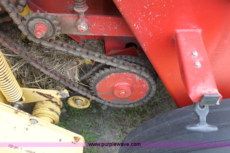 image for item D7798 1994 New Holland 650 round baler