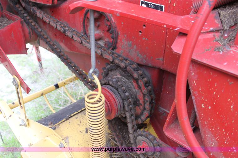 image for item D7798 1994 New Holland 650 round baler