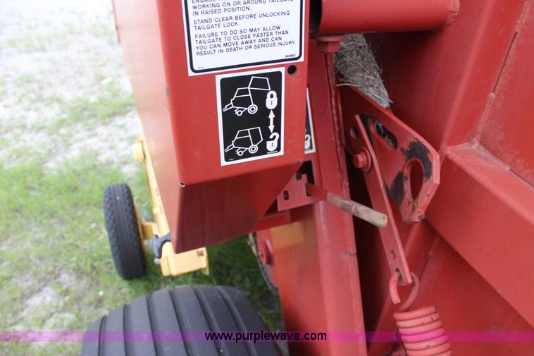 image for item D7798 1994 New Holland 650 round baler