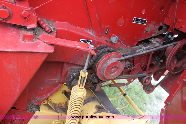 image for item D7798 1994 New Holland 650 round baler