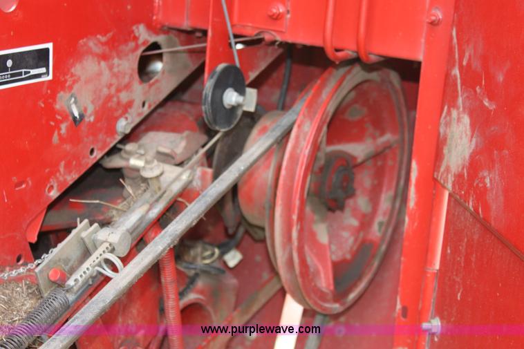 image for item D7798 1994 New Holland 650 round baler