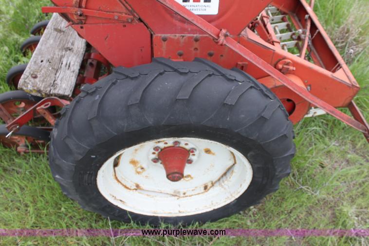 image for item D7799 International Harvester 20 row grain drill