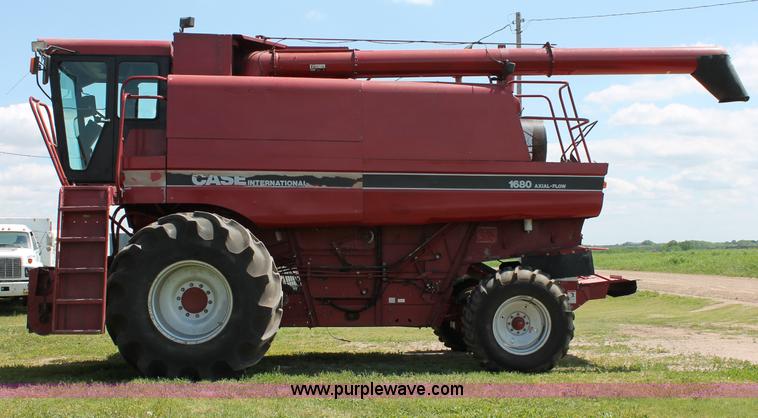image for item D7869 1987 Case IH 1680 Axial-Flow combine