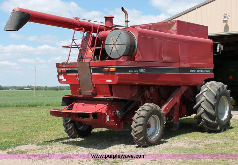 image for item D7869 1987 Case IH 1680 Axial-Flow combine