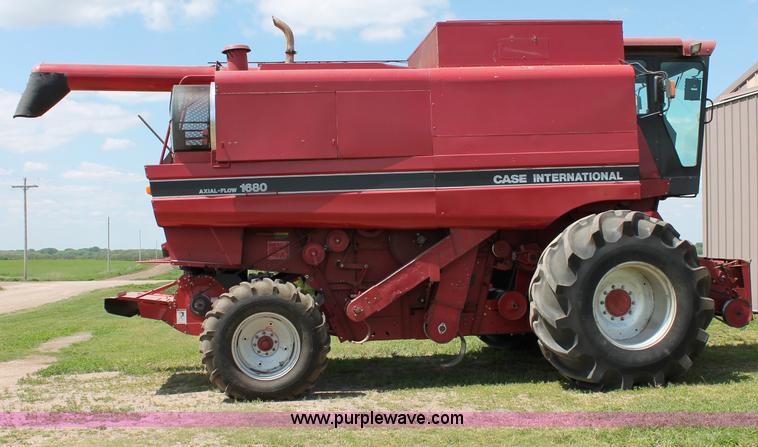 image for item D7869 1987 Case IH 1680 Axial-Flow combine