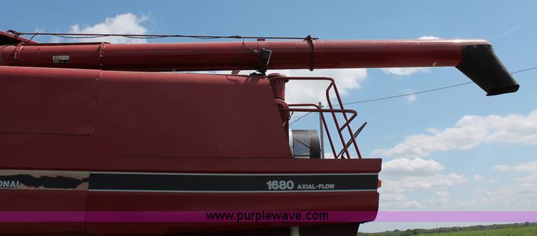image for item D7869 1987 Case IH 1680 Axial-Flow combine