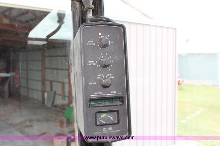 image for item D7869 1987 Case IH 1680 Axial-Flow combine