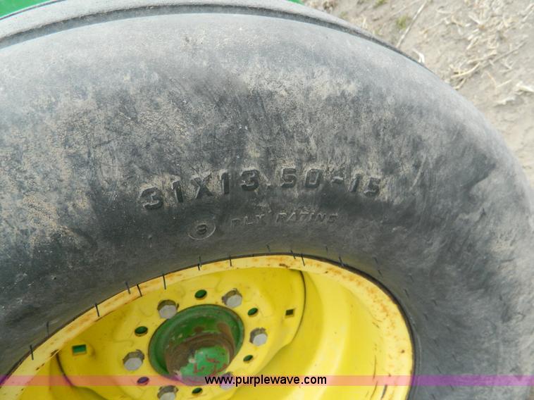 image for item D8895 1995 John Deere 535 round baler