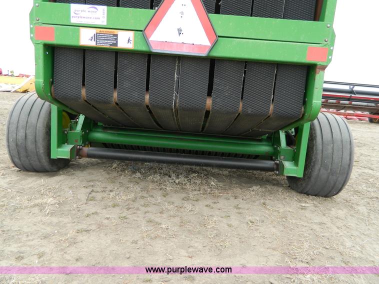 image for item D8895 1995 John Deere 535 round baler