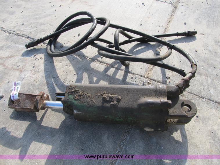 image for item D9440 John Deere universal implement cylinder