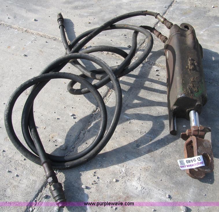 image for item D9440 John Deere universal implement cylinder
