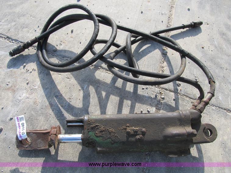 image for item D9440 John Deere universal implement cylinder