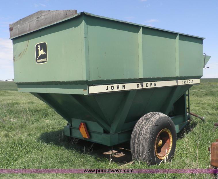 image for item F9155 John Deere 1210A grain cart