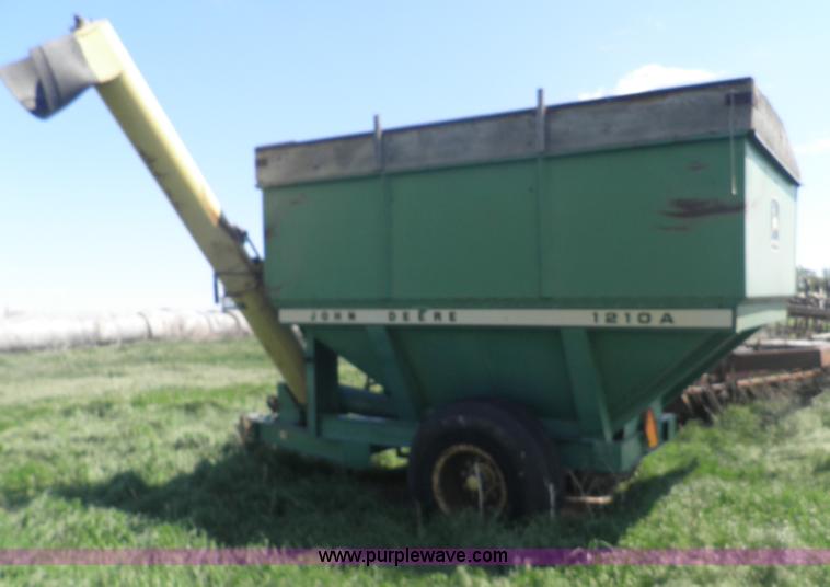 image for item F9155 John Deere 1210A grain cart