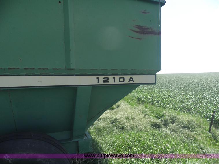 image for item F9155 John Deere 1210A grain cart
