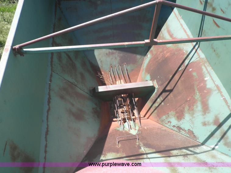 image for item F9155 John Deere 1210A grain cart