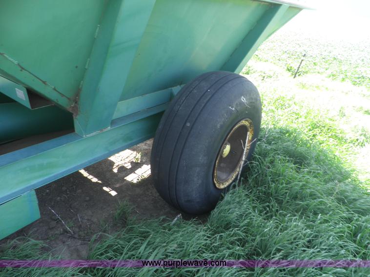 image for item F9155 John Deere 1210A grain cart