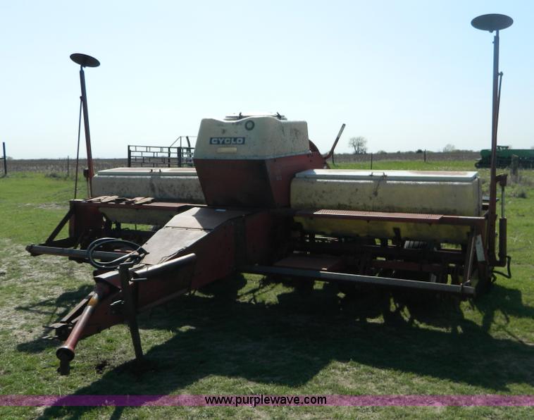 image for item T9791 International Harvester 400 six row planter