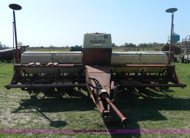 image for item T9791 International Harvester 400 six row planter