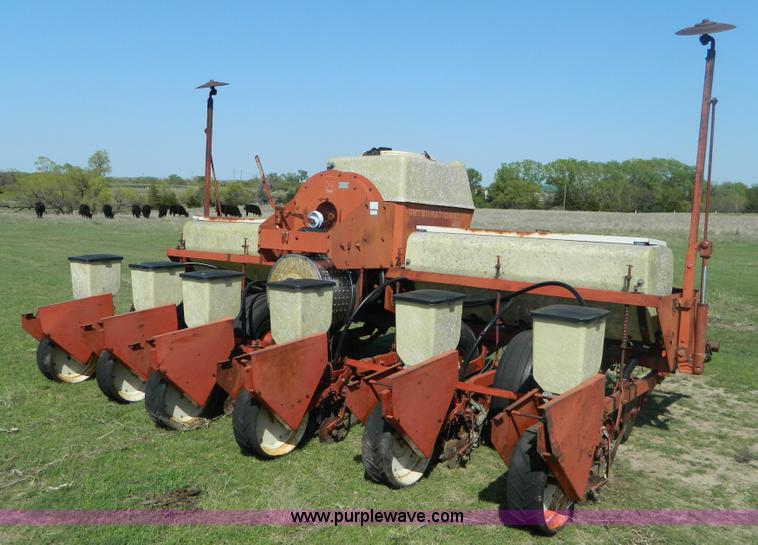 image for item T9791 International Harvester 400 six row planter