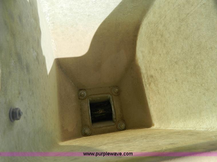 image for item T9791 International Harvester 400 six row planter