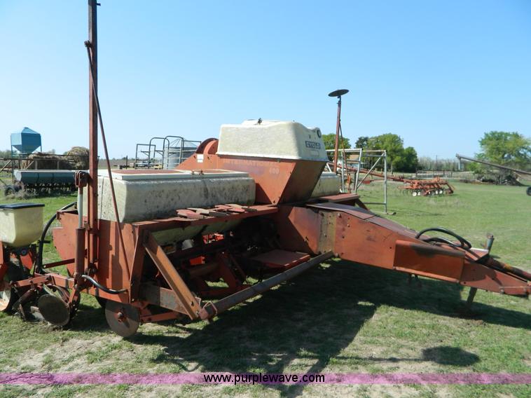 image for item T9791 International Harvester 400 six row planter