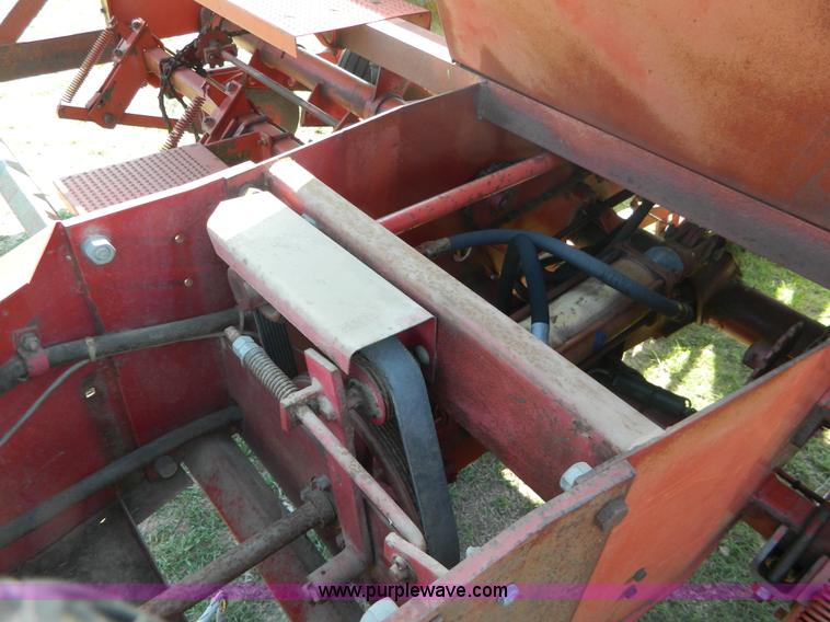 image for item T9791 International Harvester 400 six row planter