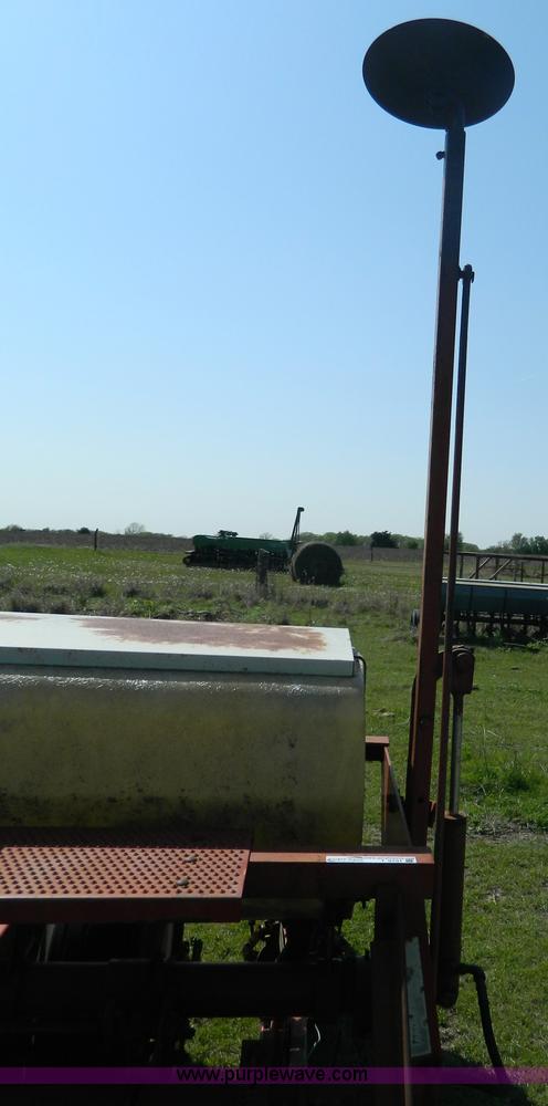 image for item T9791 International Harvester 400 six row planter