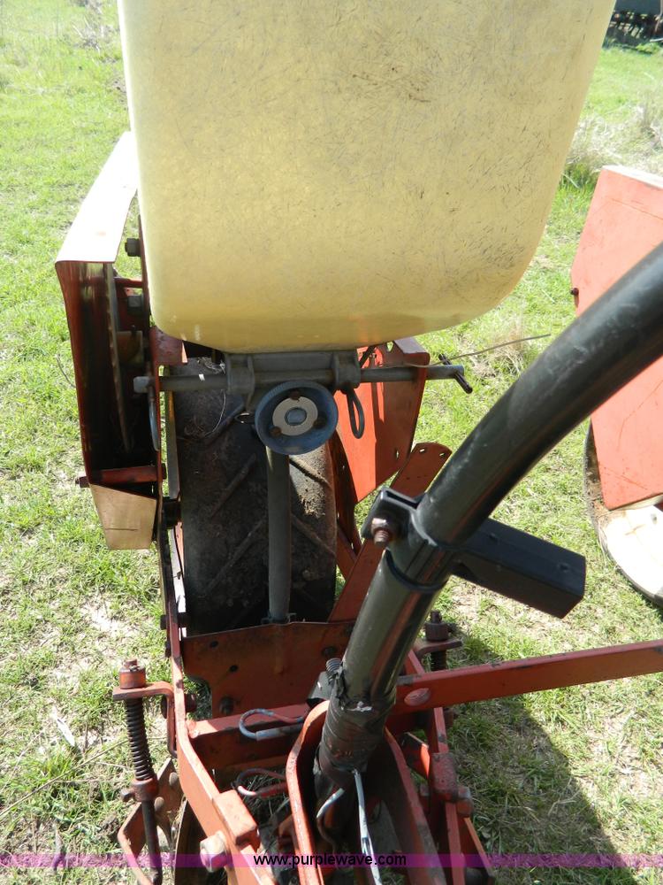 image for item T9791 International Harvester 400 six row planter