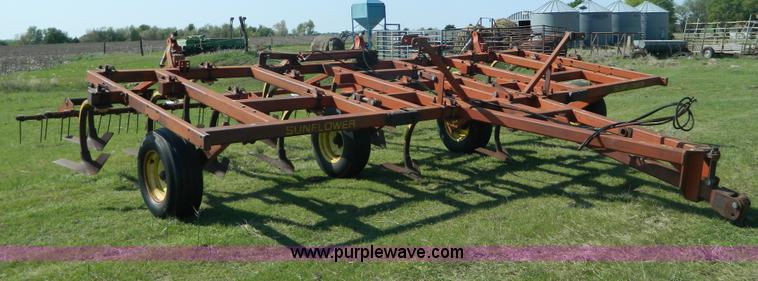 image for item T9792 Sunflower 20' chisel plow
